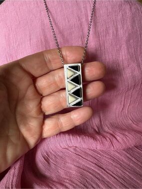Pendant, ONYX & SHELL in Silver
FILIGREE , Black & White, 
Wear with EVERYTHING!